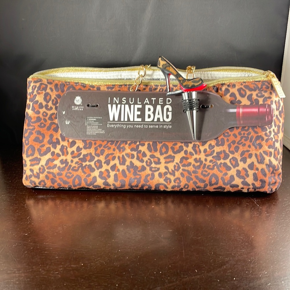 Wild eye designs insulated wine bag and shoe wine stopper in leopard